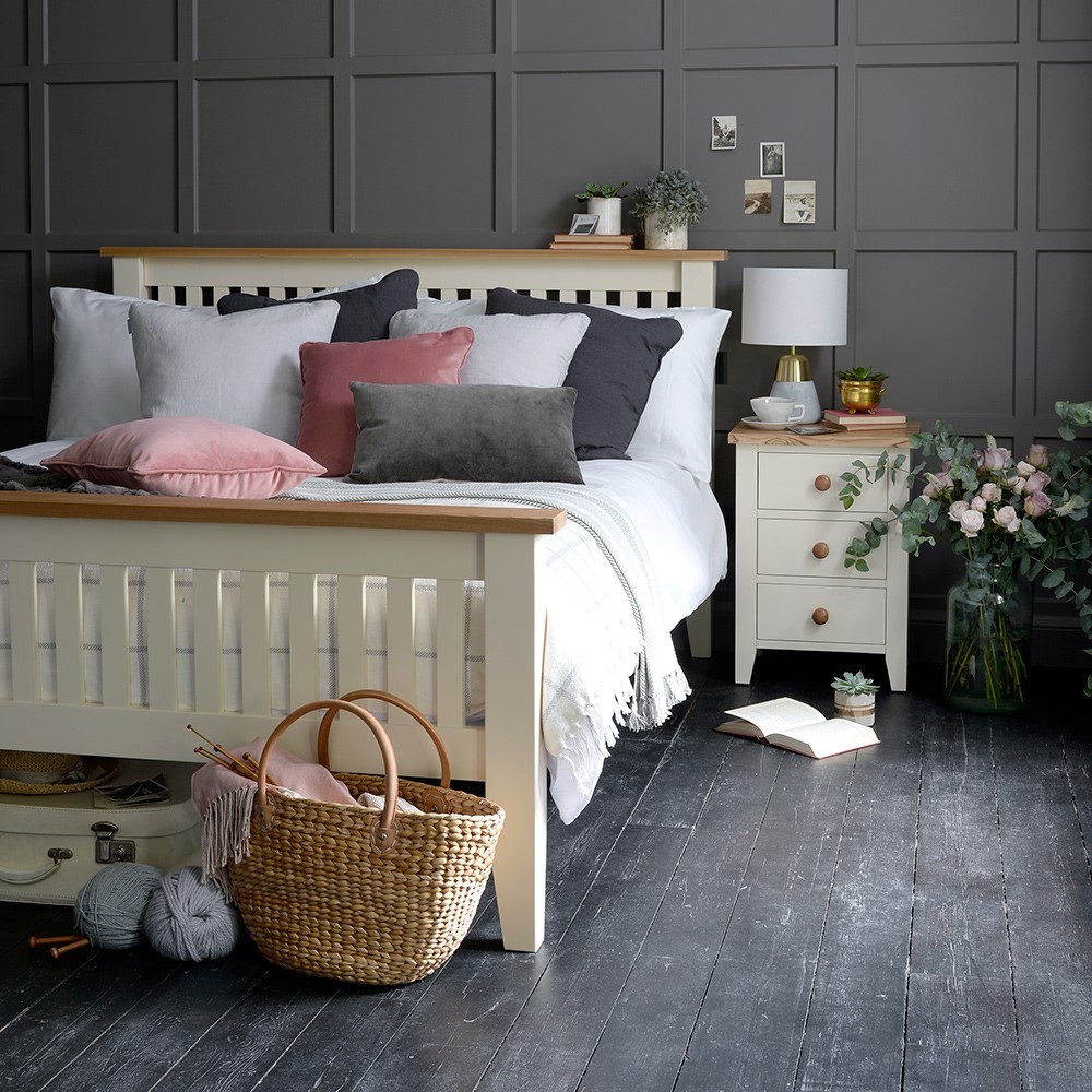 Mottisfont Painted 5ft Kingsize Bed – image 3