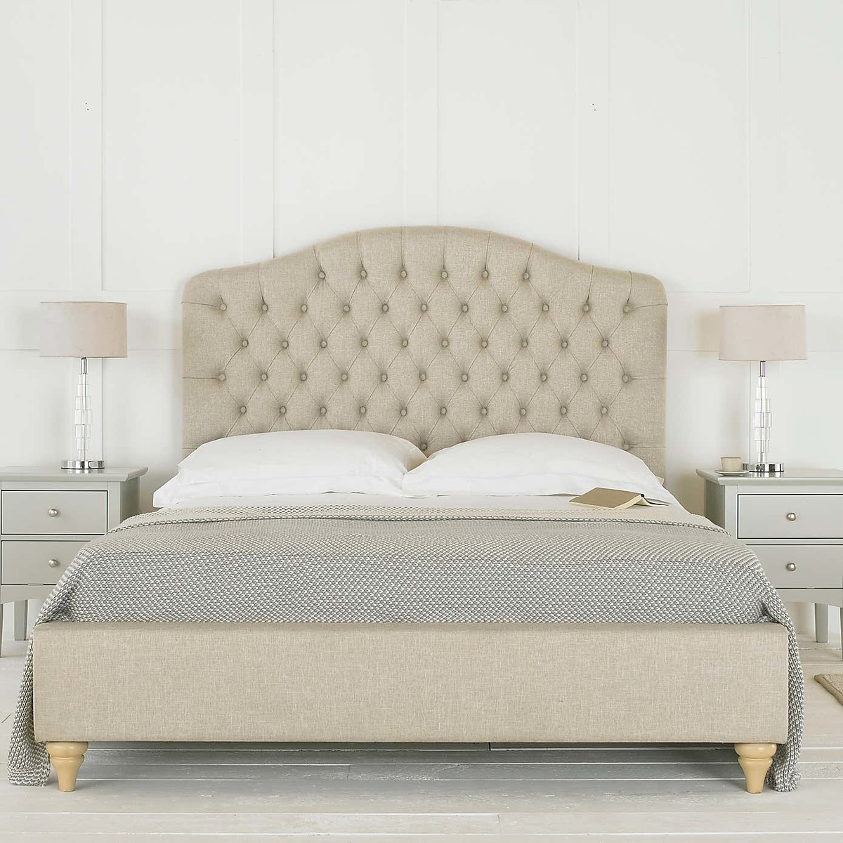 Balmoral Chesterfield Bed Frame Beige – image 3