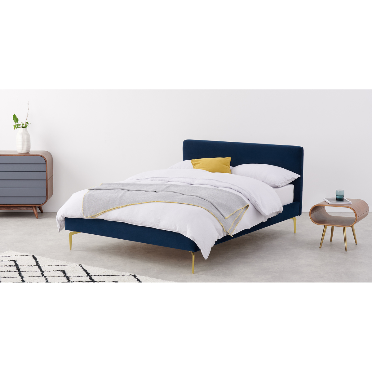 Kida Double Bed, Royal Blue Velvet & Brass Legs – image 3