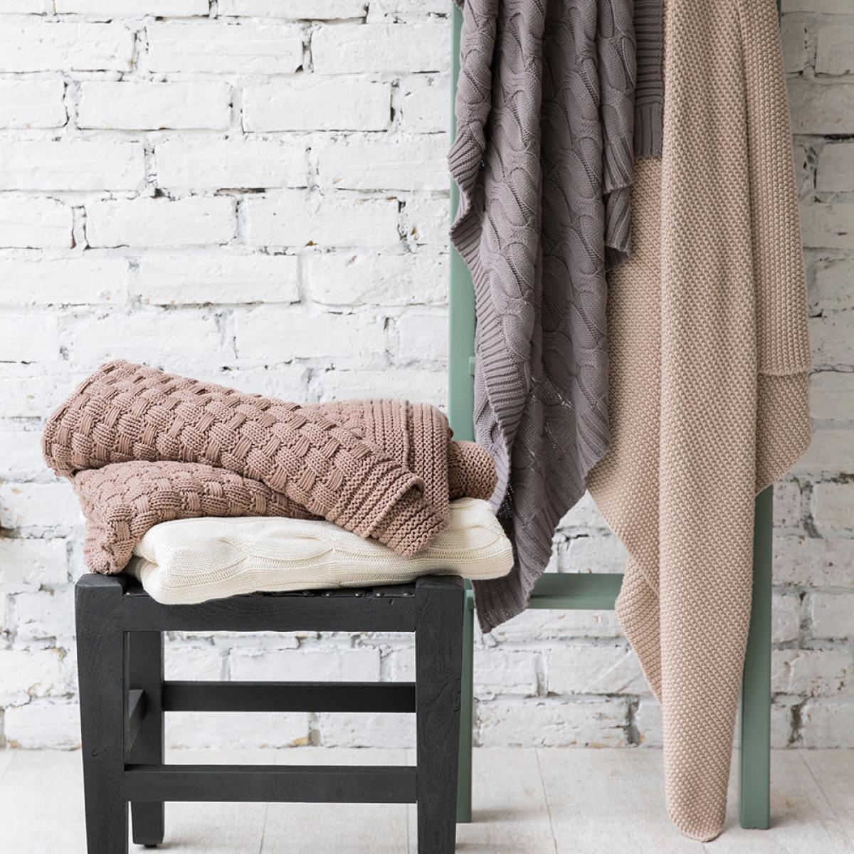 Retreat - Cable Knit Throw - Cream – image 6