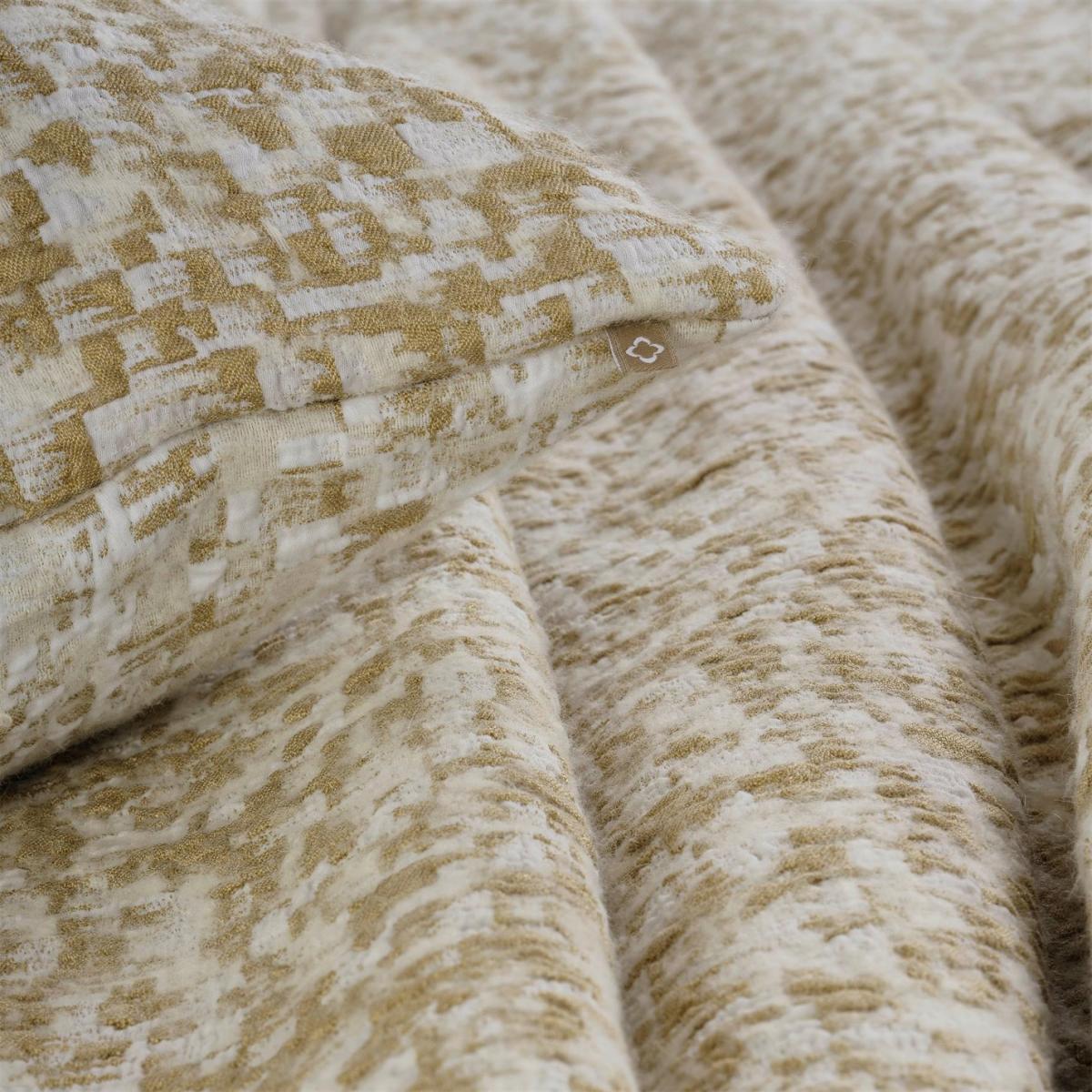 de Lemos Kate Alpaca/Silk Blend Jacquard Bedspread - 245x255cm – image 8