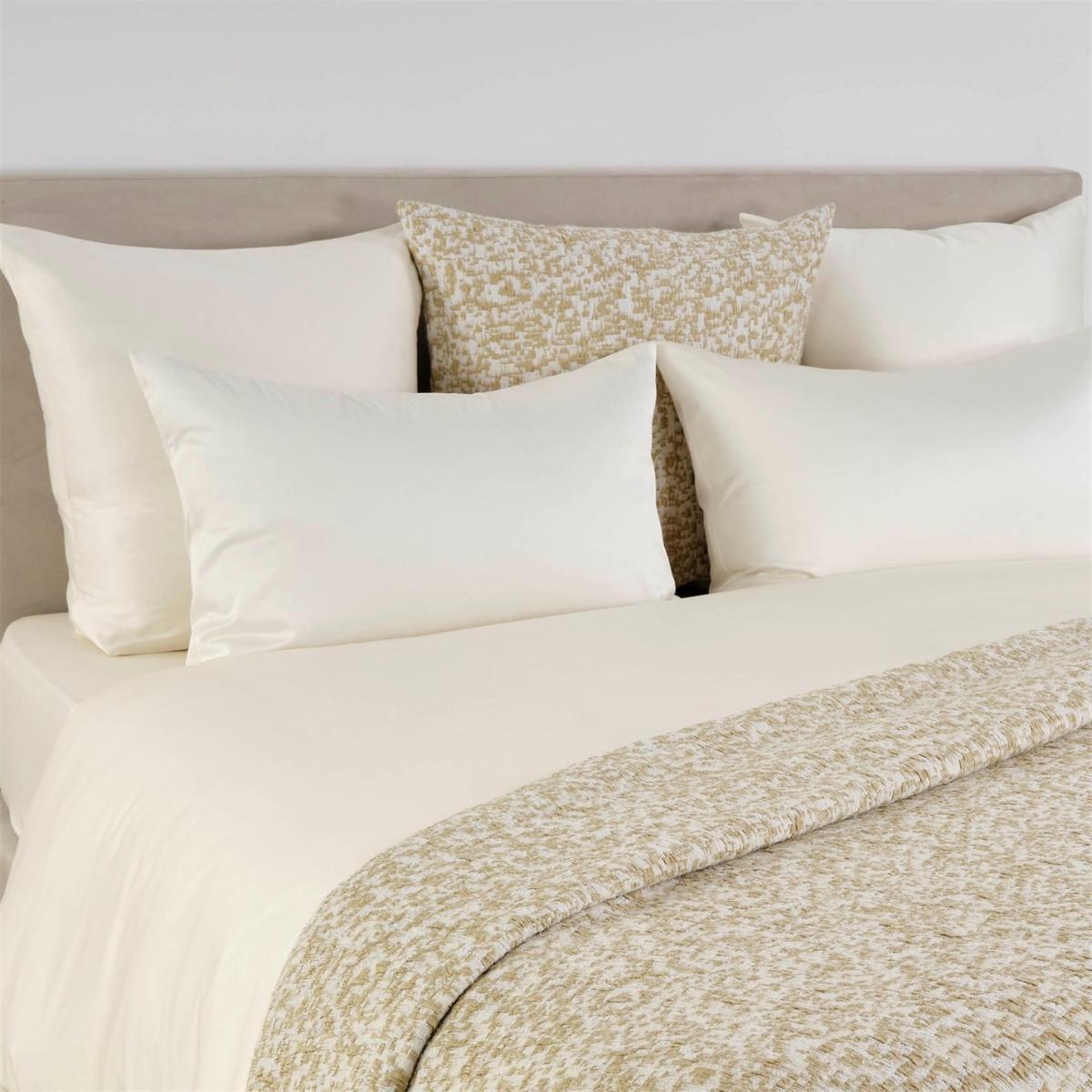 de Lemos Kate Alpaca/Silk Blend Jacquard Bedspread - 245x255cm – image 10