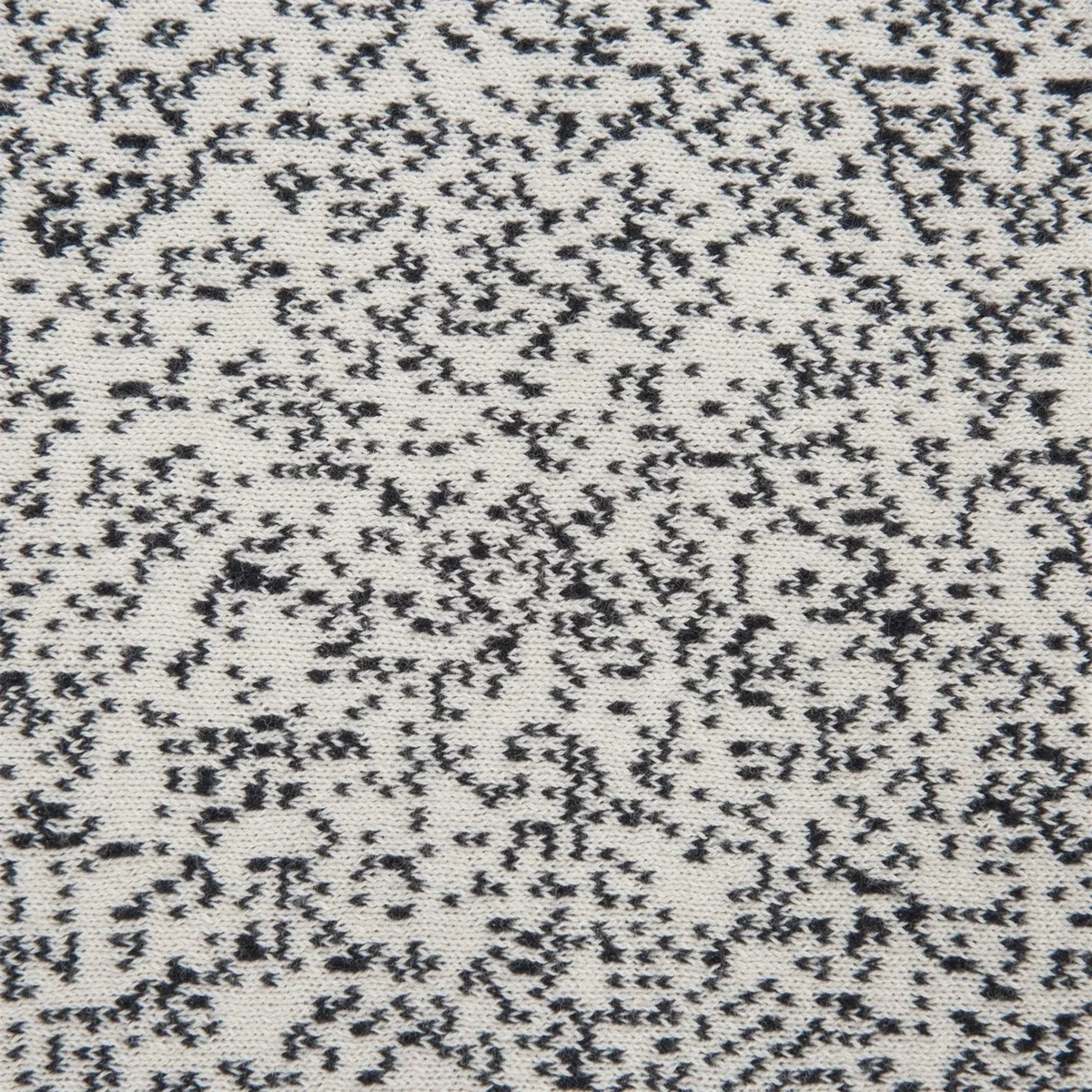 Speckled Knitted Throw – image 5