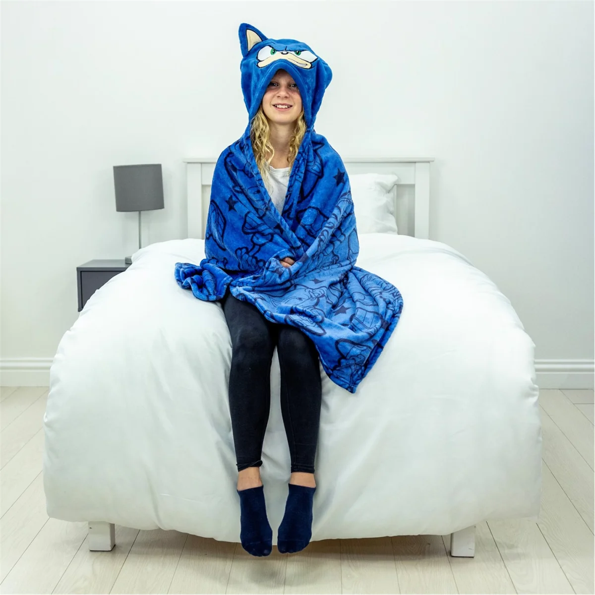 Hood Black Blanket – image 4