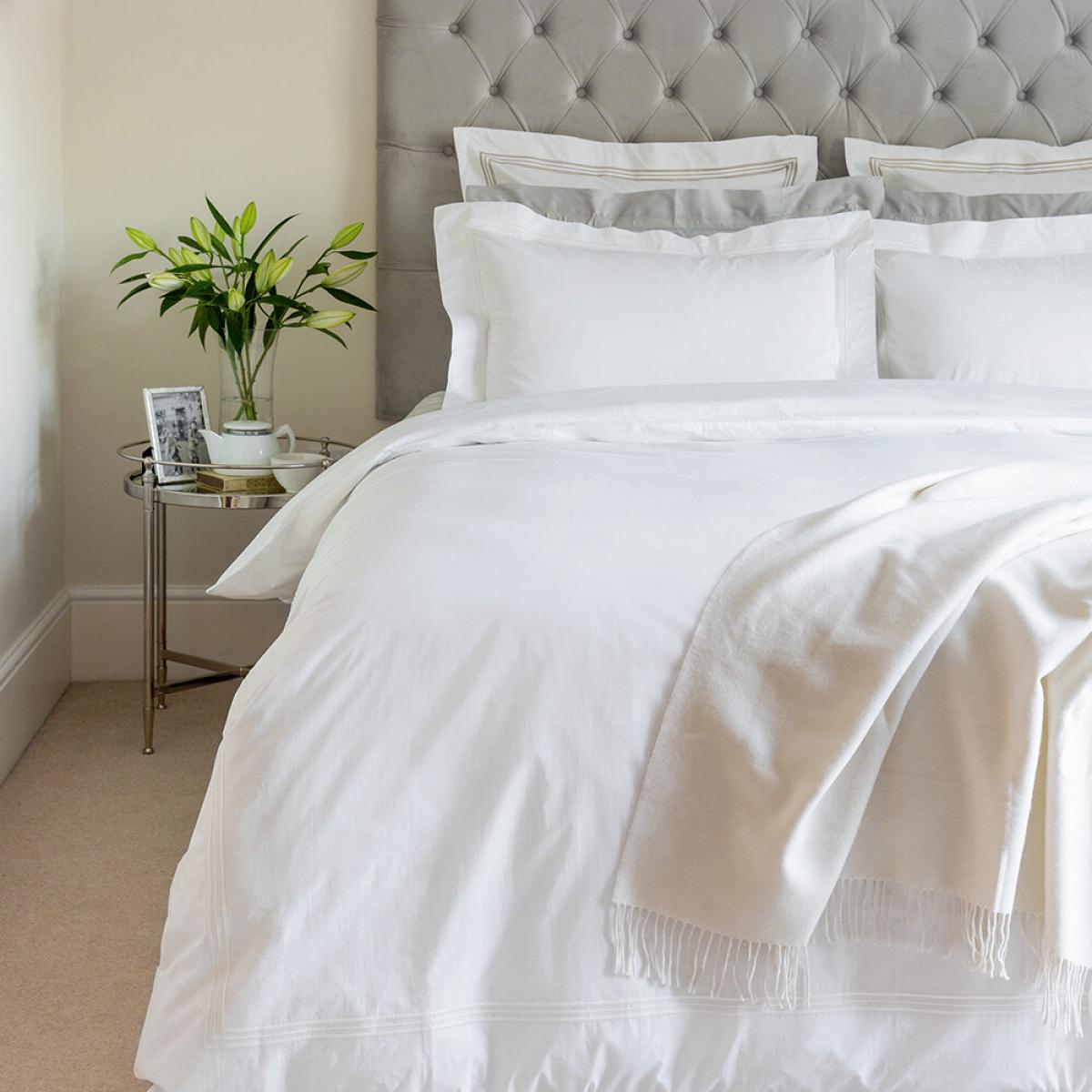 Frette - Pure Cashmere Throw - 130x185cm - Milk – image 2