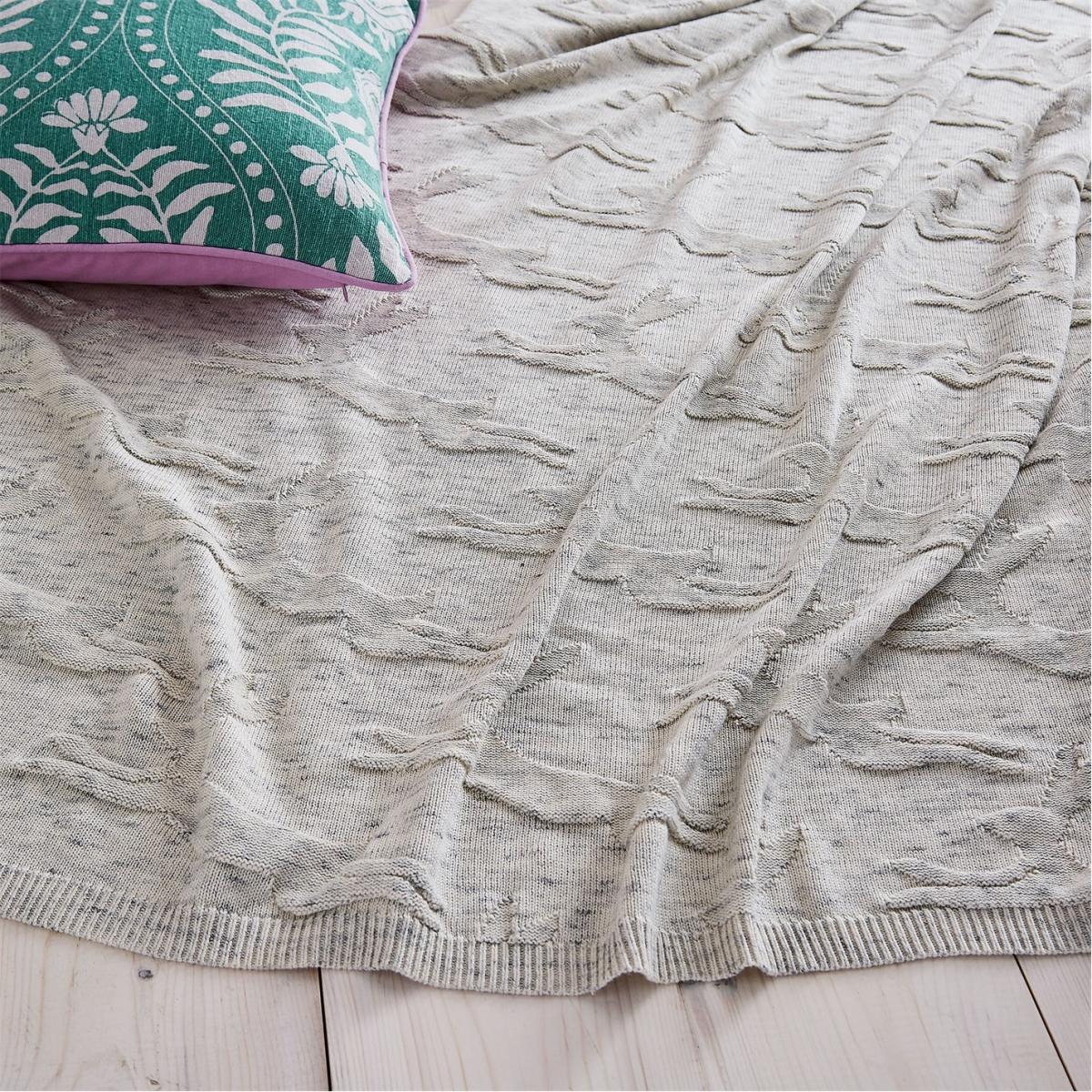 Joules Nostalgic Collector Hare Throw – image 2