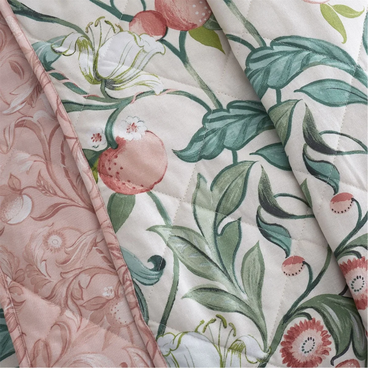 Floral Reversible Quilted Bedspread – image 2