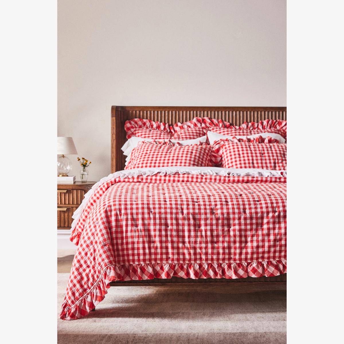 Gingham Ruffle Yarn-Dyed Cotton Quilted Bedspread – image 1