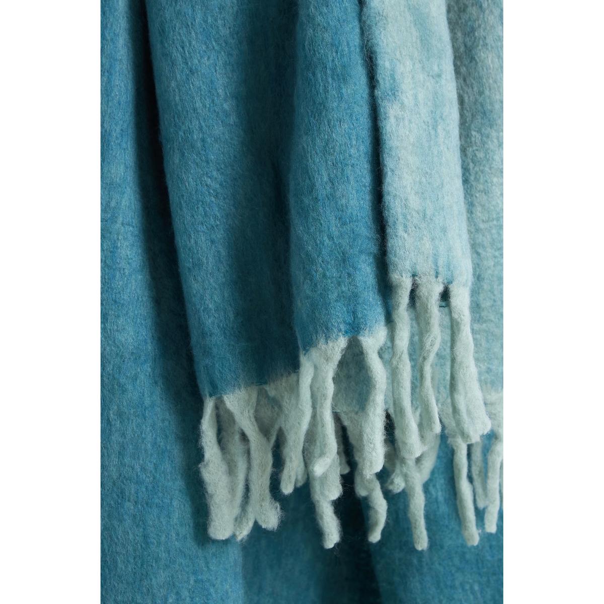 Woven Cosy Throw Blanket – image 3
