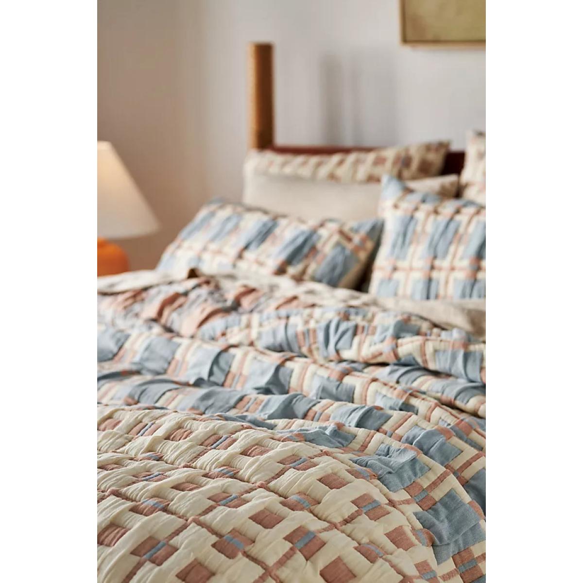 Sonya Matelassé Bedspread – image 2