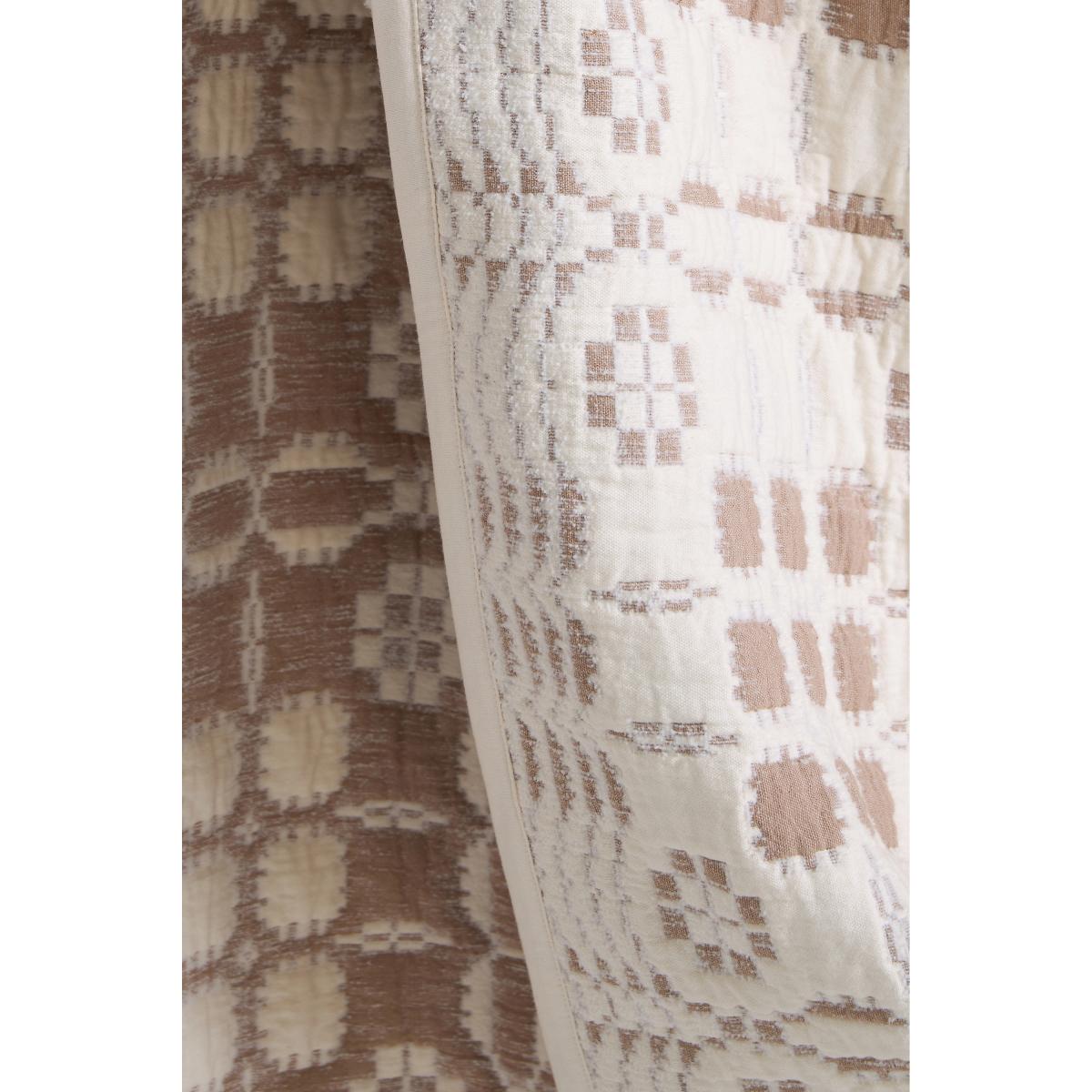 Veda Matelassé Throw Blanket – image 4