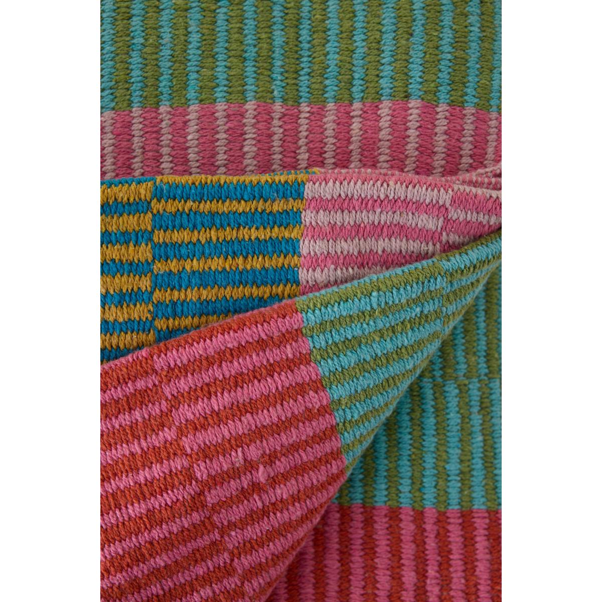 Isnel Throw Blanket – image 3