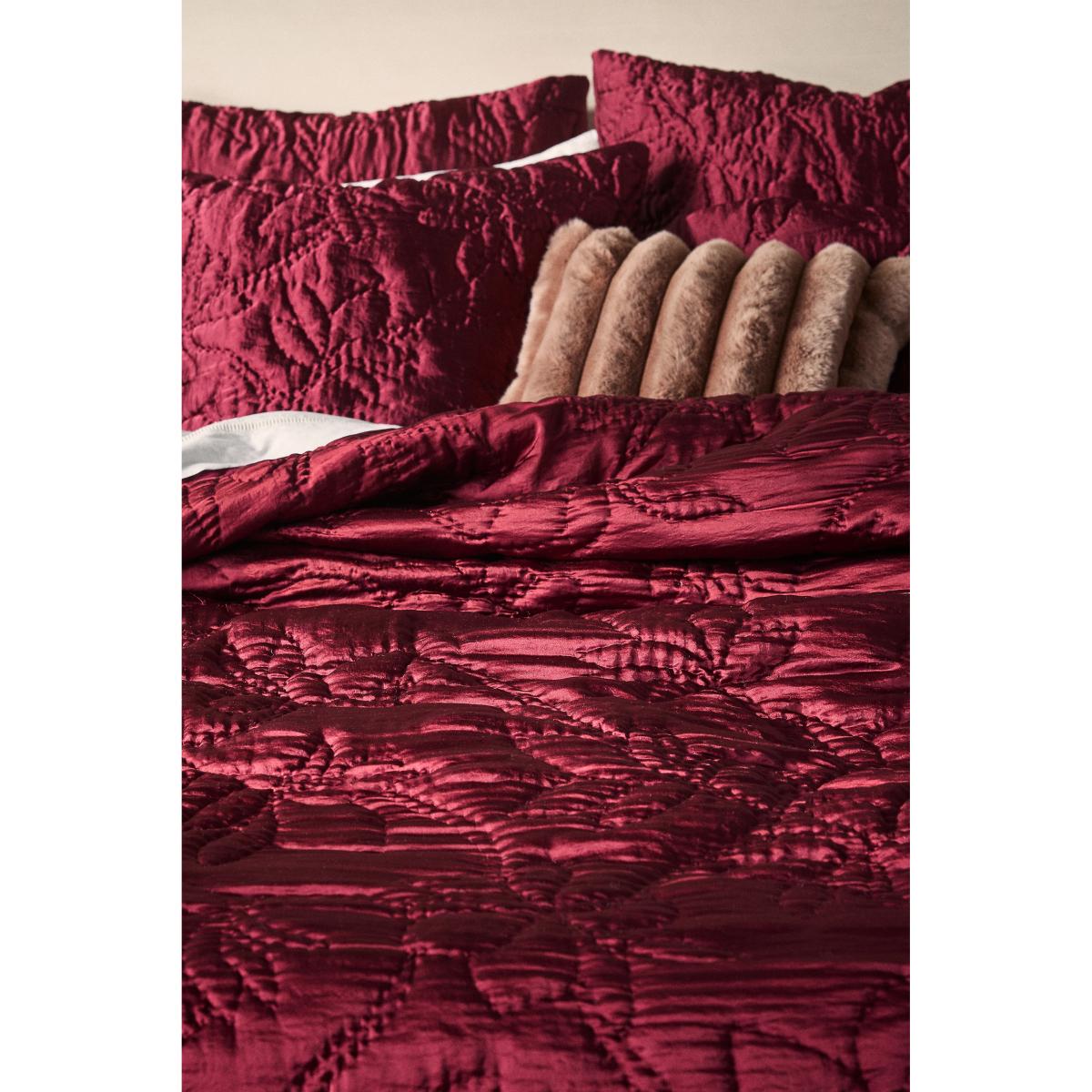 Silky Floral Stitched Quilted Bedspread – image 2