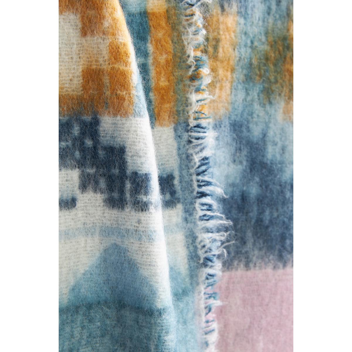 Jacquard Faux Hair Throw Blanket – image 2