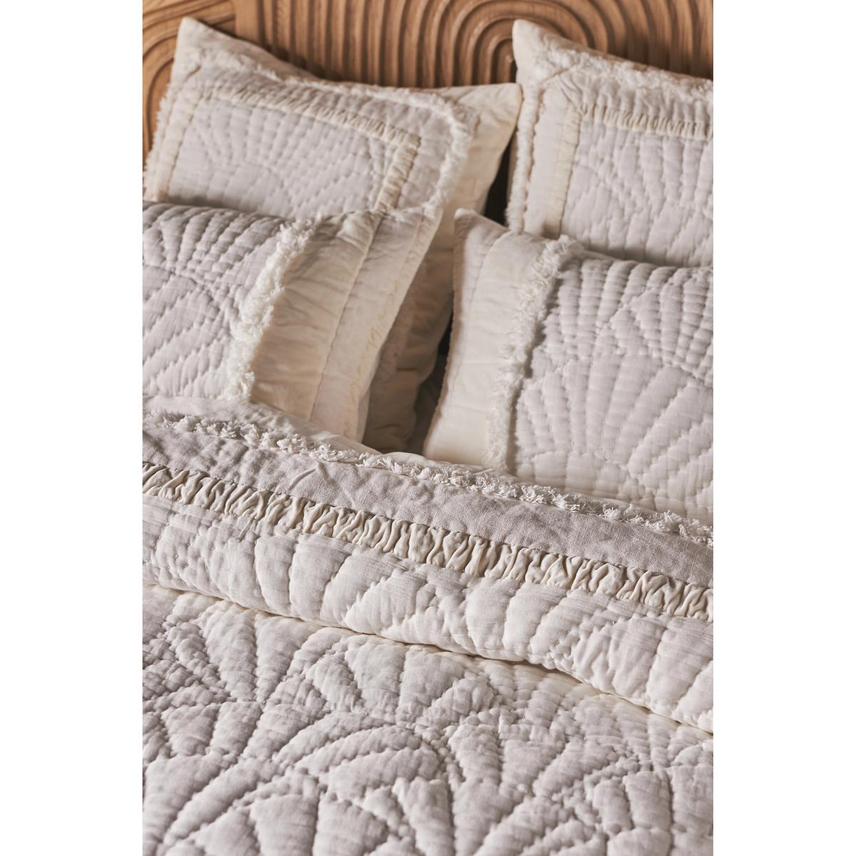 Gillian Plush Gauze Quilted Bedspread – image 3