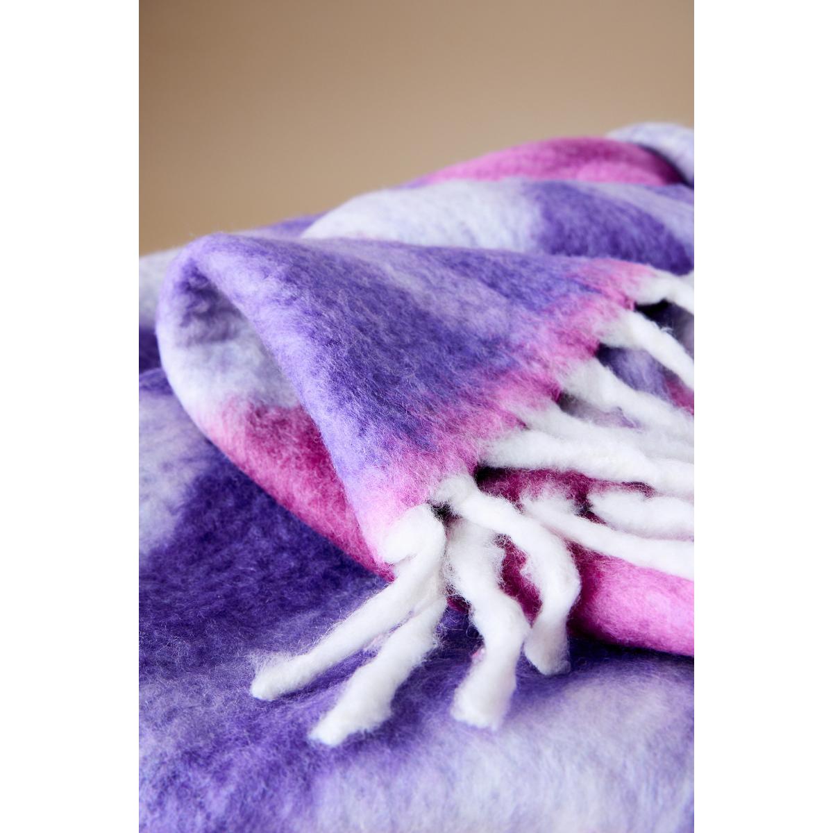 Cosy Cocoon Fringed Throw – image 3
