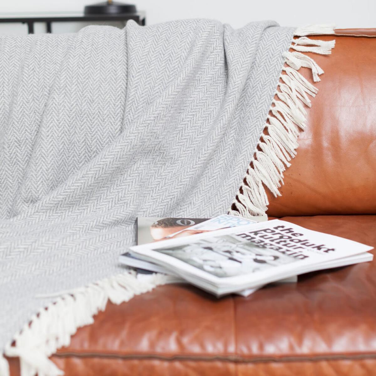 White & Grey Hand knotted Herringbone Cashmere Throw – image 4