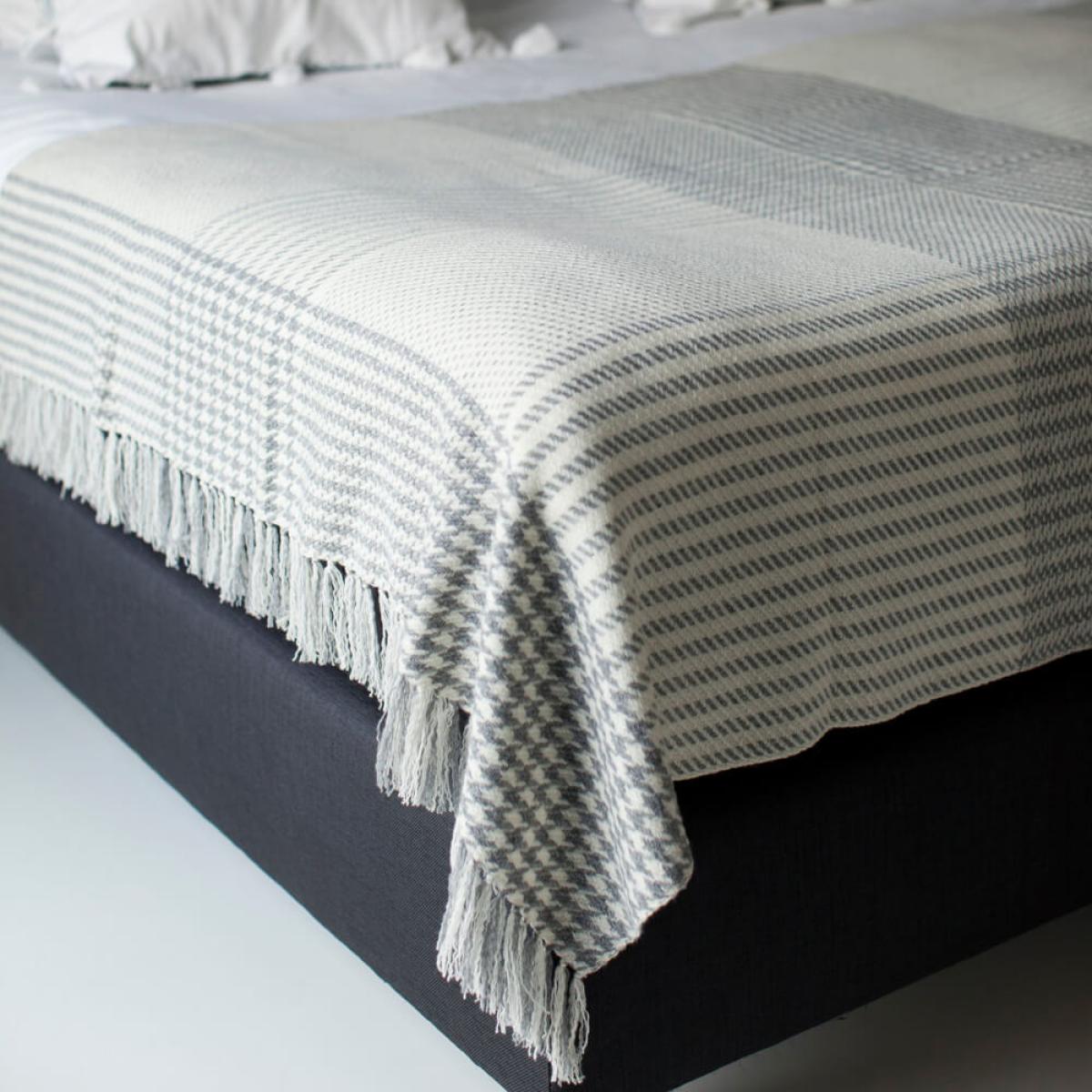 White & Grey Prince of Wales Hand knotted Cashmere Throw – image 3