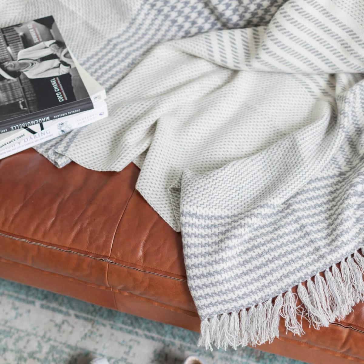 White & Grey Prince of Wales Hand knotted Cashmere Throw – image 4