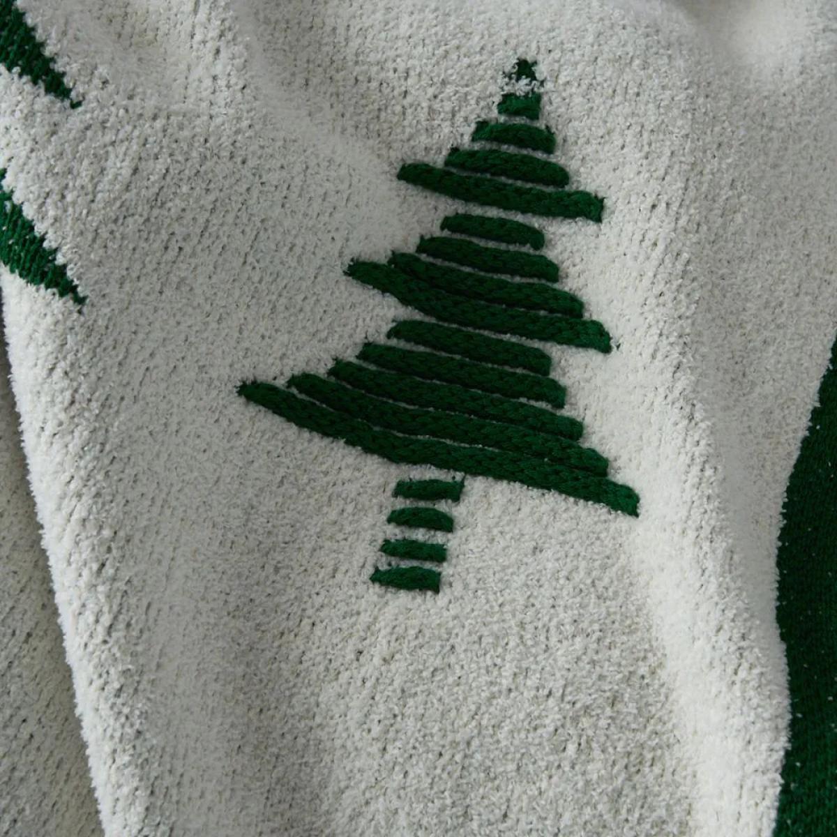 Christmas Tree Throw, Green and Natural – image 3