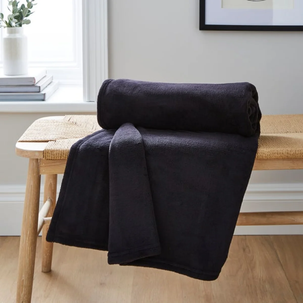 Soft Fleece 130cm x 170cm Throw Soft Fleece Black – image 1