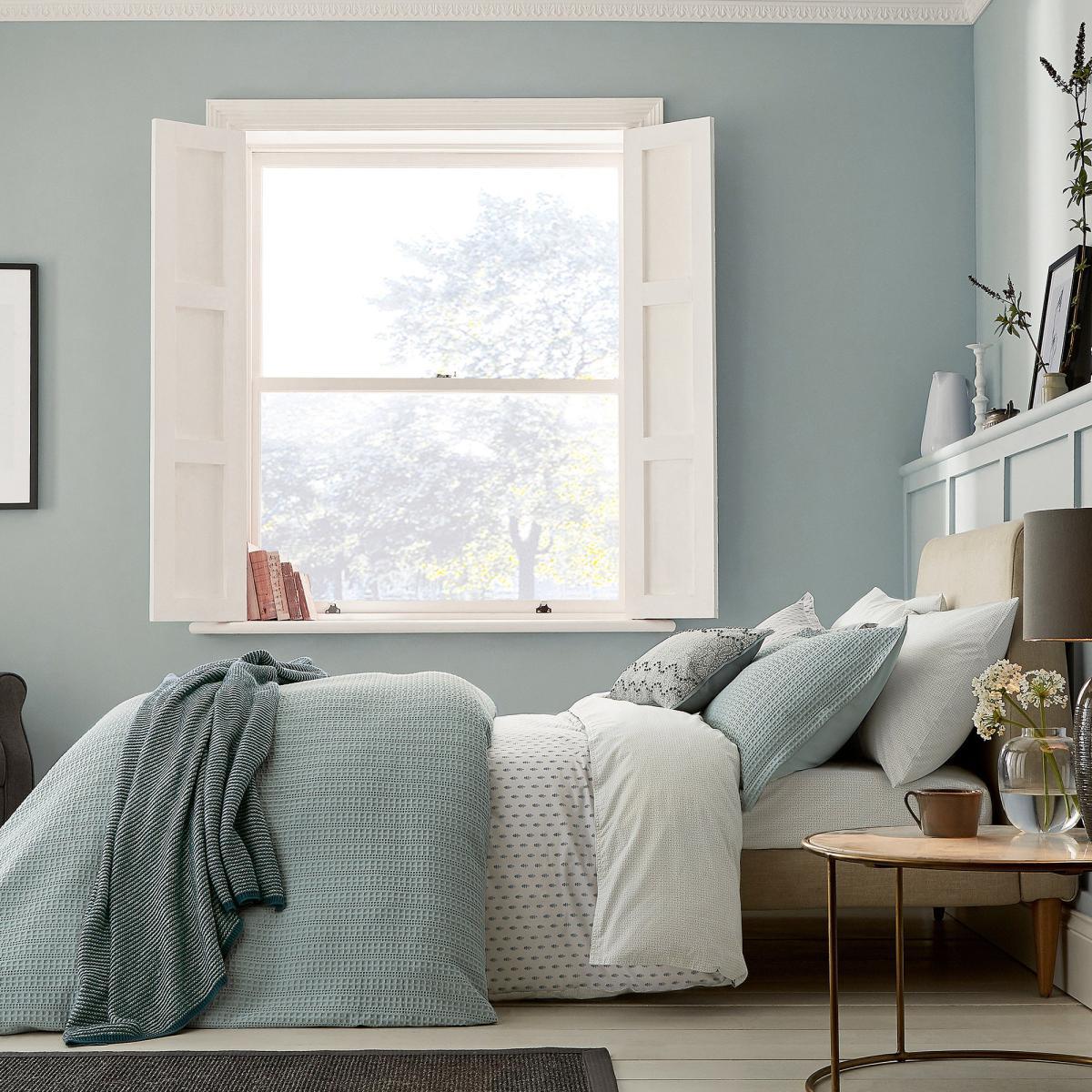 Murmur Edie Lough Green Throw Green and White – image 2