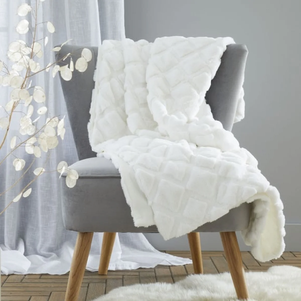 Catherine Lansfield Cosy Diamond 130cm x 170cm Throw White – image 1