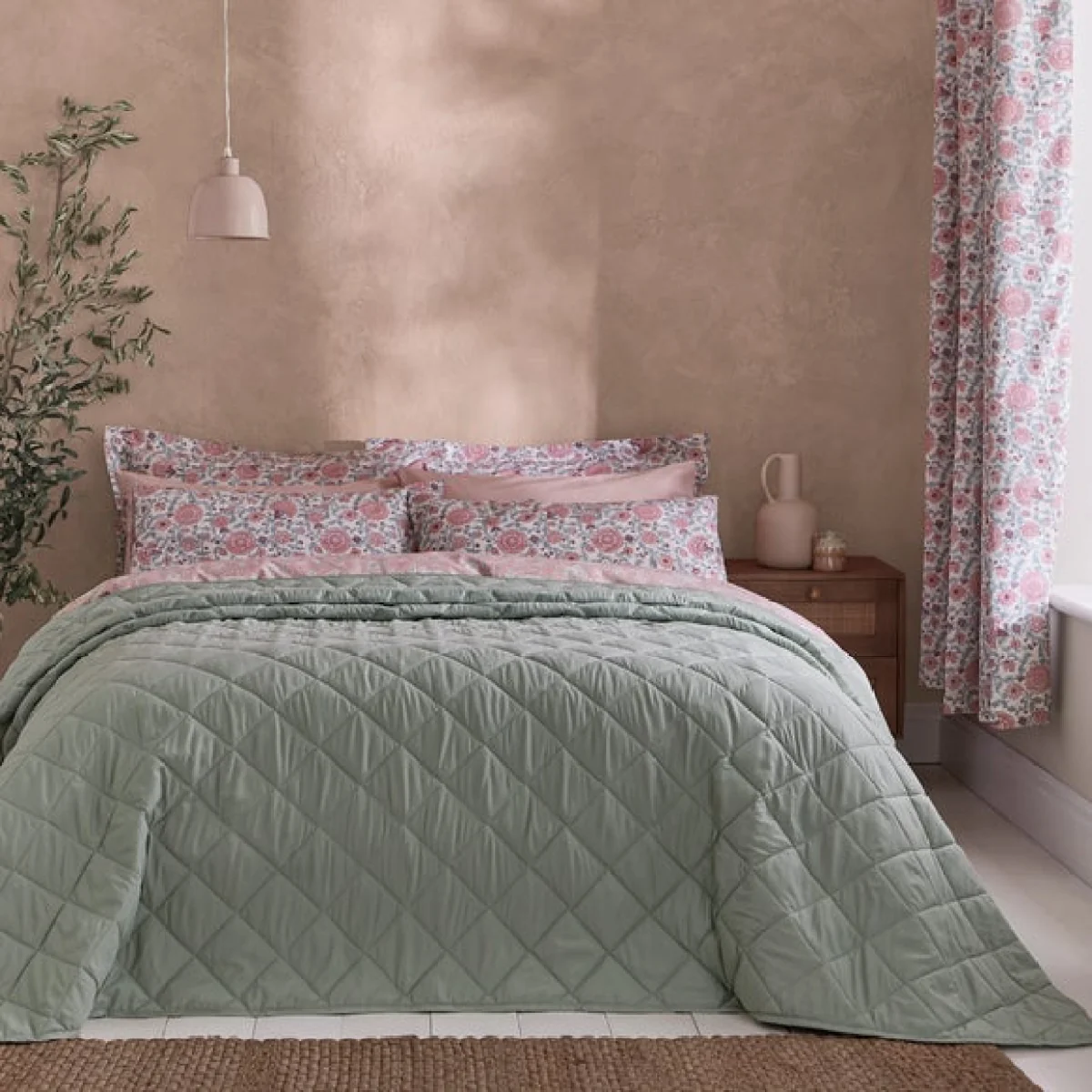 Helston Bedspread Sage (Green) – image 1
