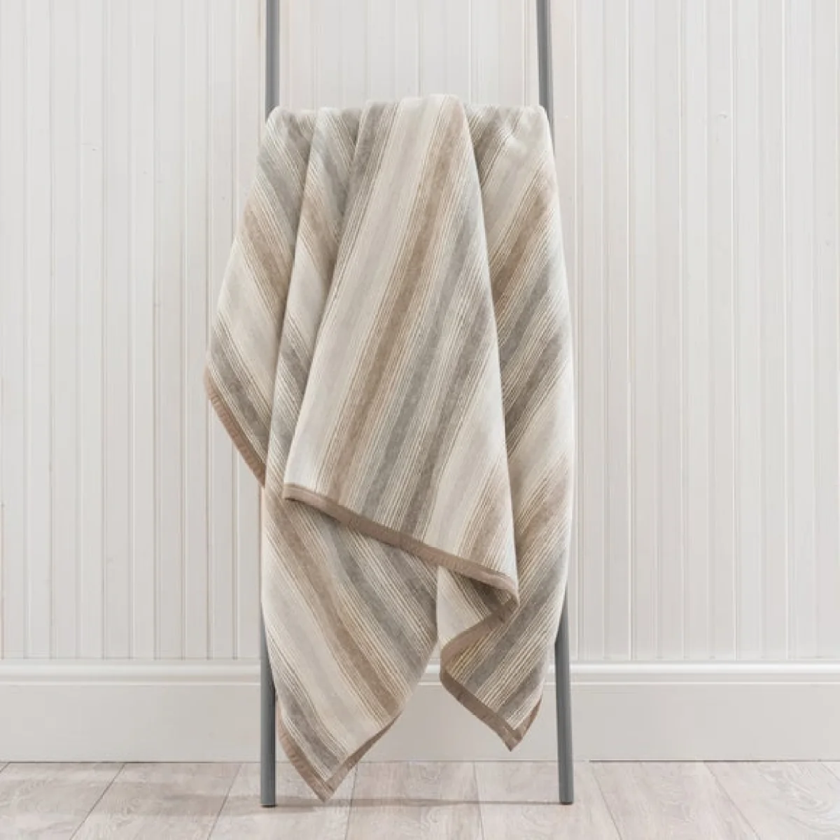Thermosoft Ombre Stripe Natural Throw Natural – image 1