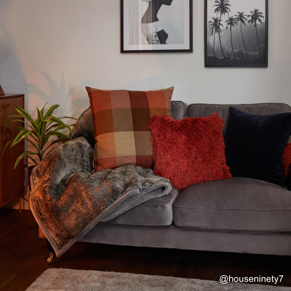 Verbier Faux Fur 150cm x 200cm Throw Natural – image 4
