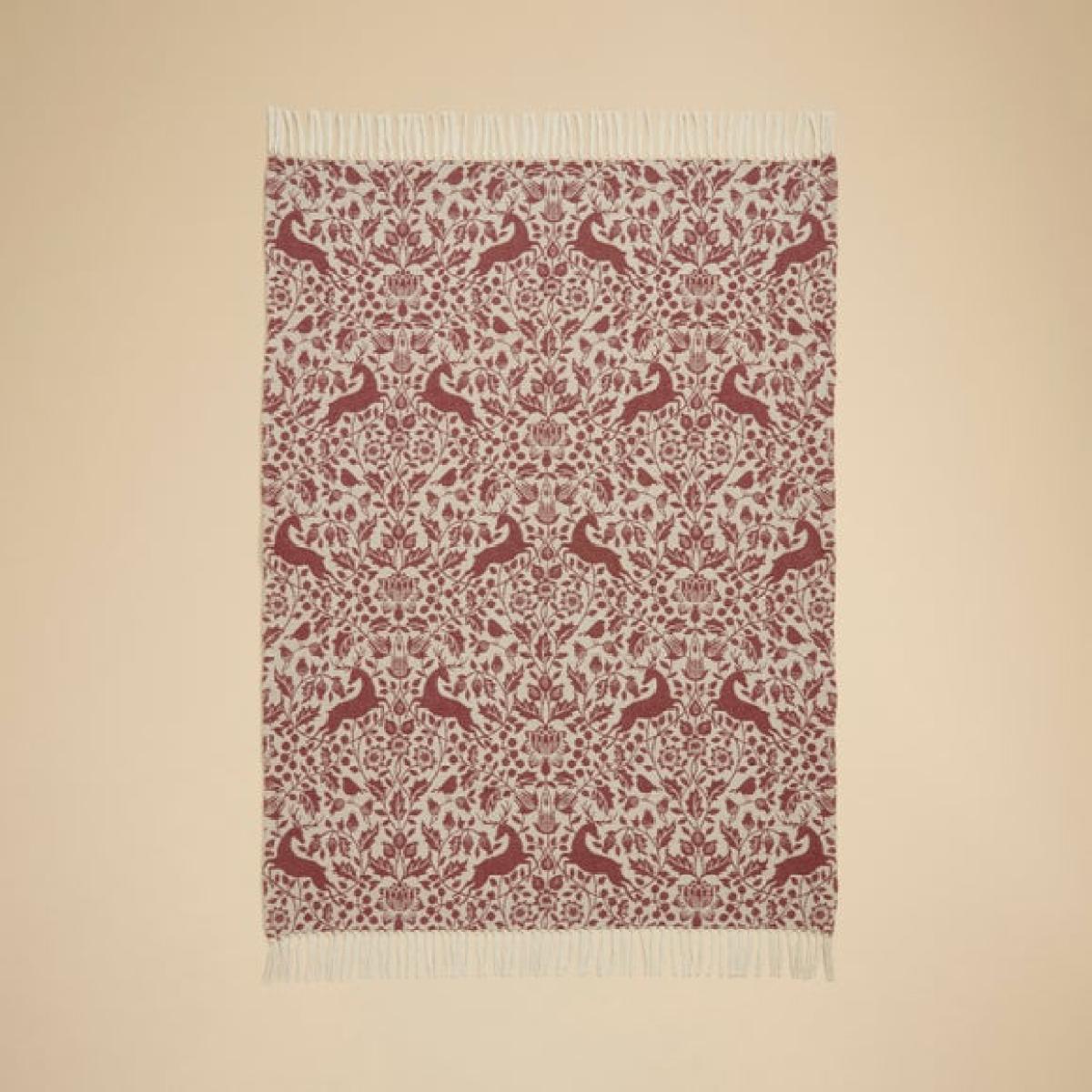 Red Stag Reversible Cotton Jacquard Fringed Throw Blanket, 130cm x 170cm – image 3