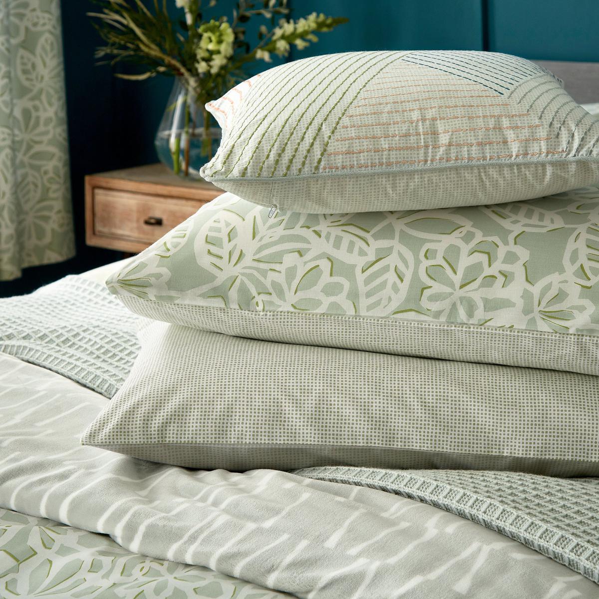 Helena Springfield Jasminda Viva Olive Fleece Throw Olive (Green) – image 2