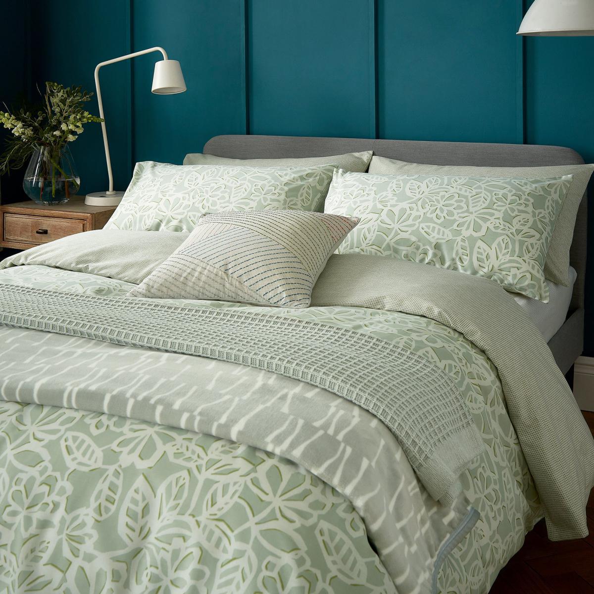 Helena Springfield Jasminda Viva Olive Fleece Throw Olive (Green) – image 3