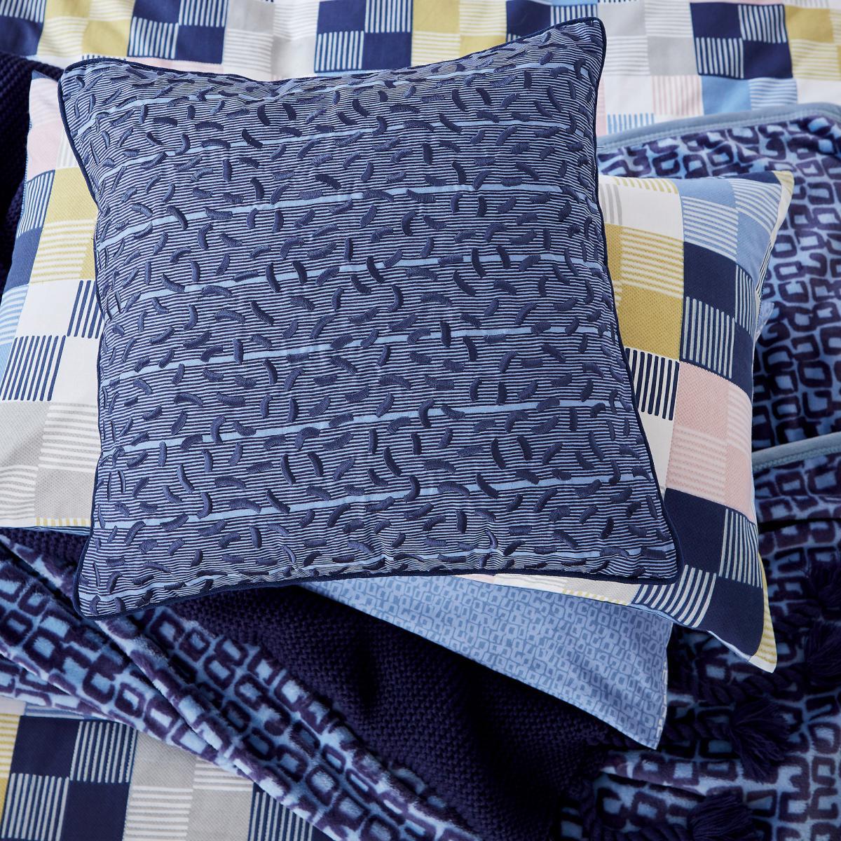 Helena Springfield Cosmos Viva Navy Fleece Throw Navy – image 2