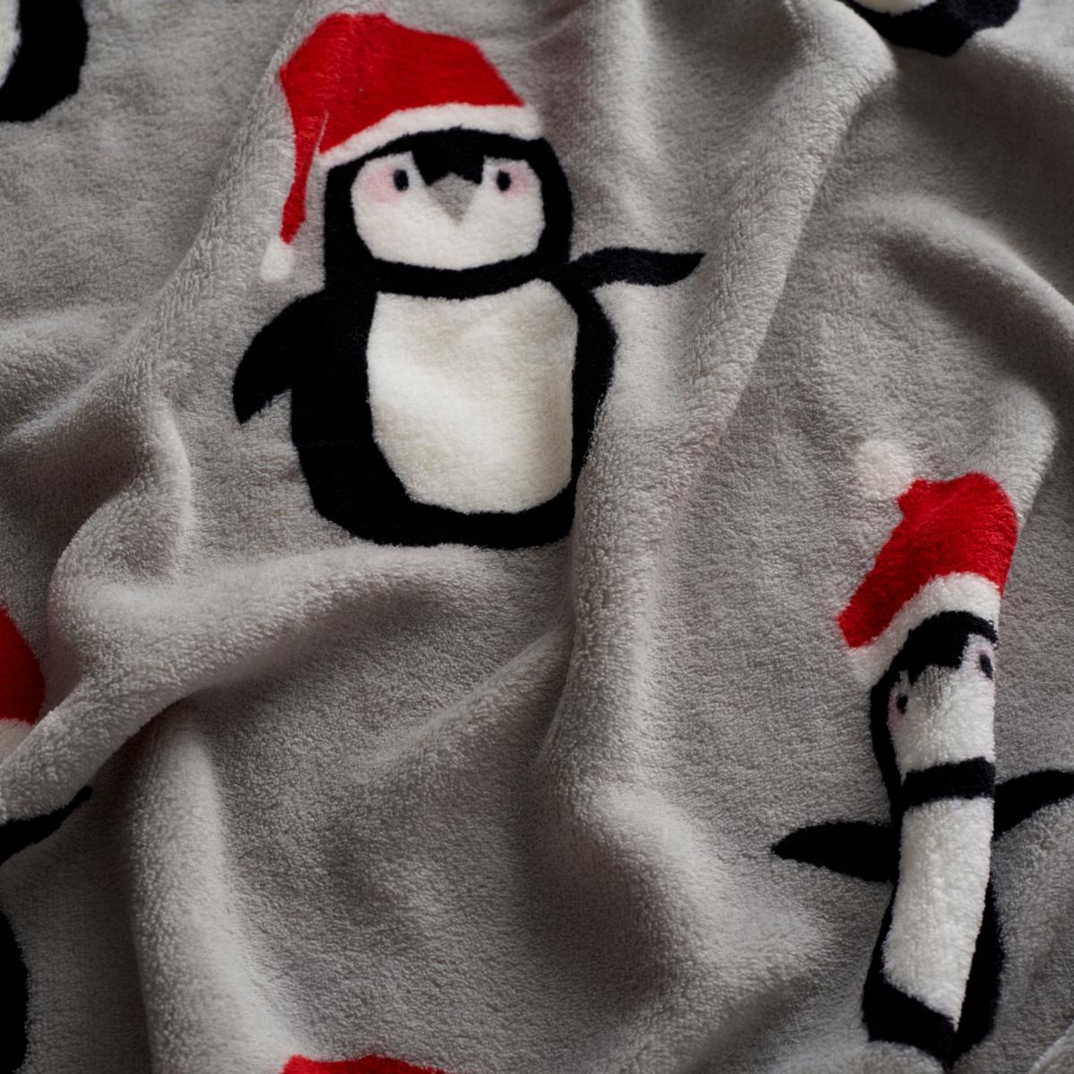 Penguin Printed Fleece 130x160cm Throw MultiColoured – image 3