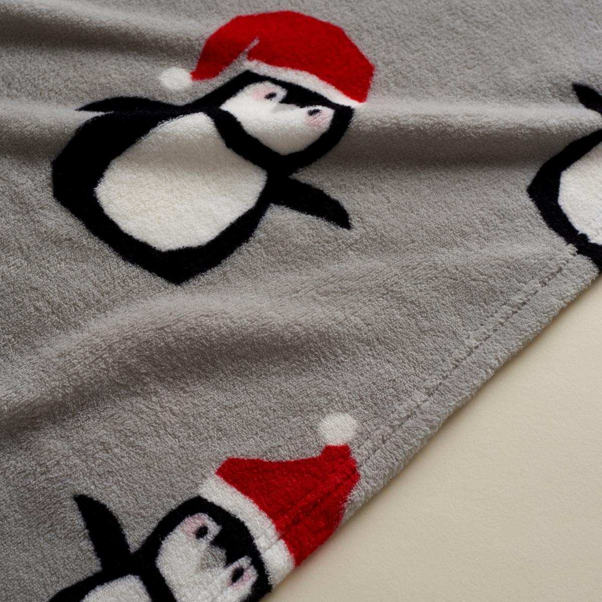 Penguin Printed Fleece 130x160cm Throw MultiColoured – image 4