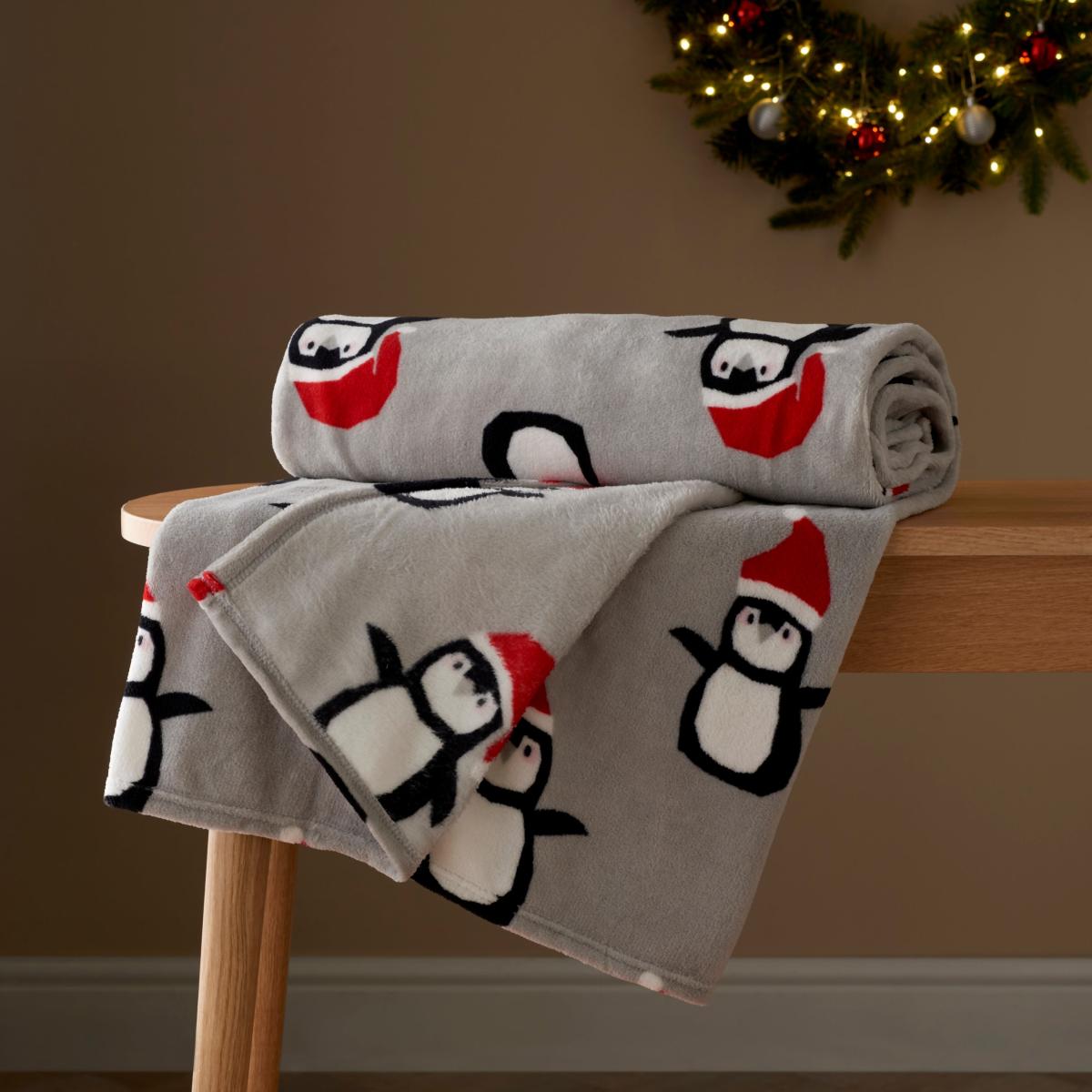 Penguin Printed Fleece 130x160cm Throw MultiColoured – image 1
