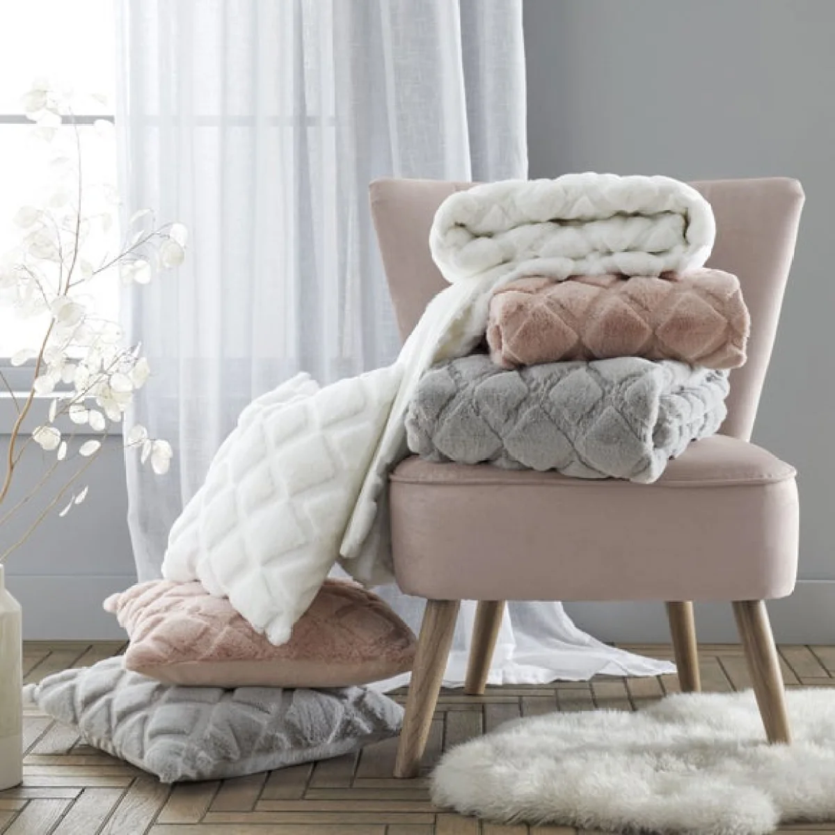 Catherine Lansfield Cosy Diamond 130cm x 170cm Throw Blush – image 3