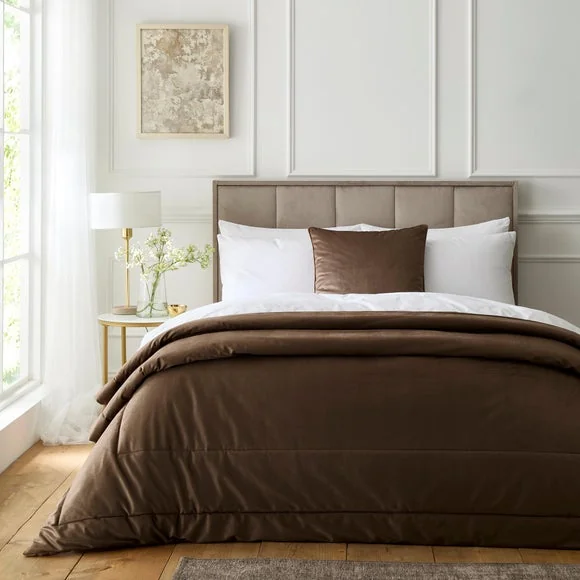 Appletree Harlan Velvet Bedspread – image 1