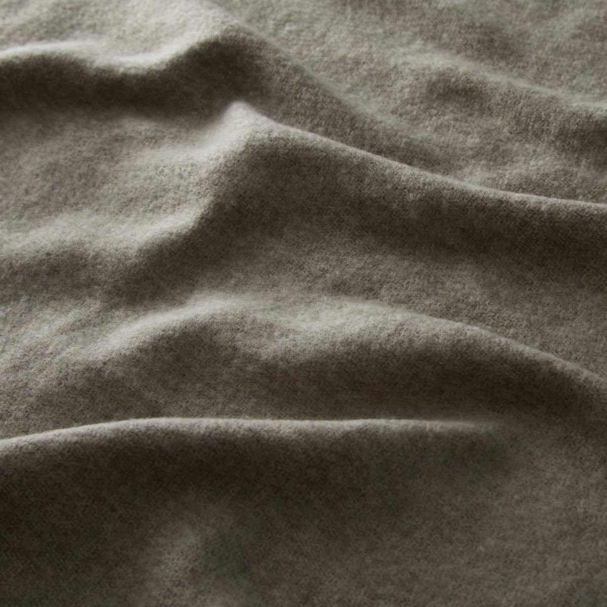 Brushed Grey Woven Throw Grey – image 3