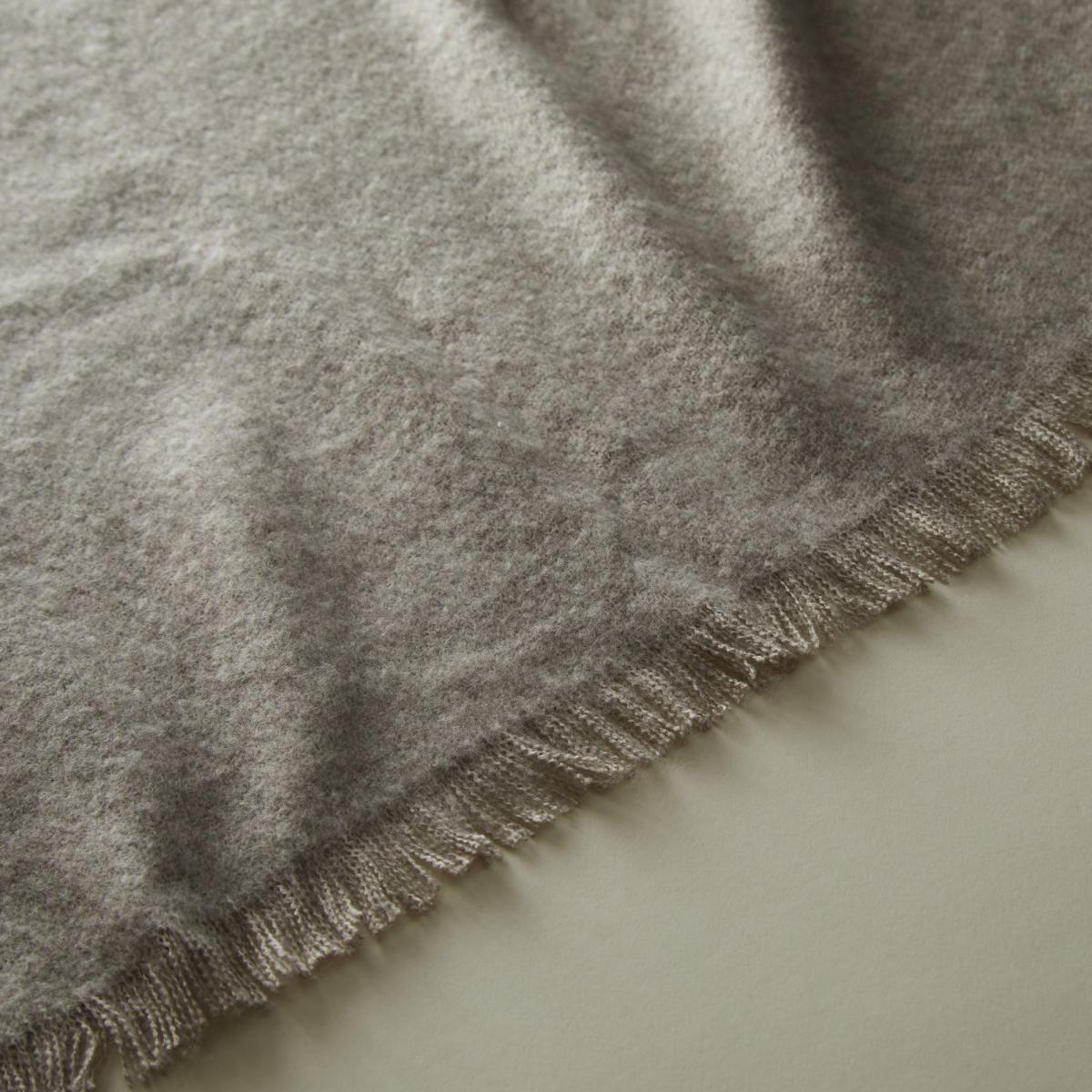 Brushed Grey Woven Throw Grey – image 4