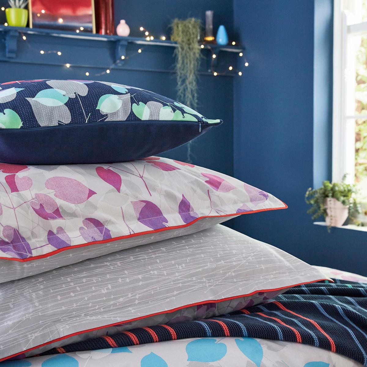 Clarissa Scattered Hearts Rainbow Throw MultiColoured – image 2
