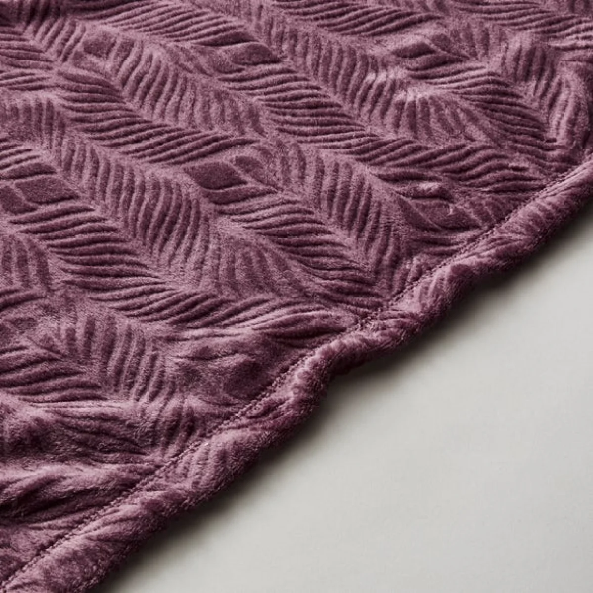 Leila Leaf Fleece Throw 130x170cm Thistle – image 5