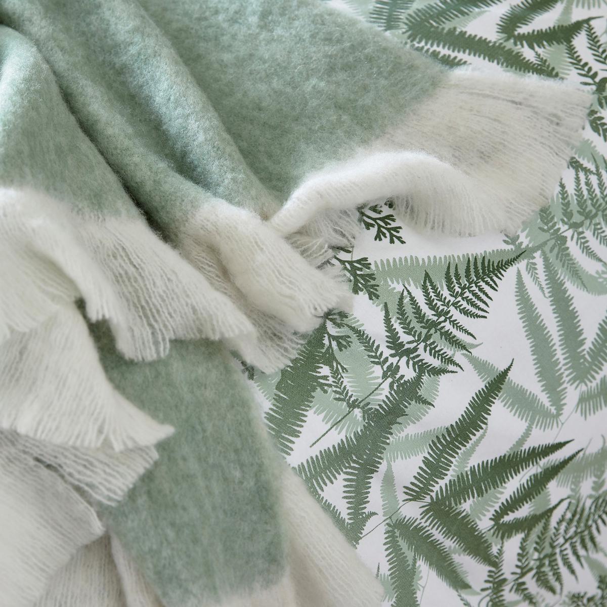 Clarissa Hulse Costa Rica Fern Green Throw Green and White – image 2