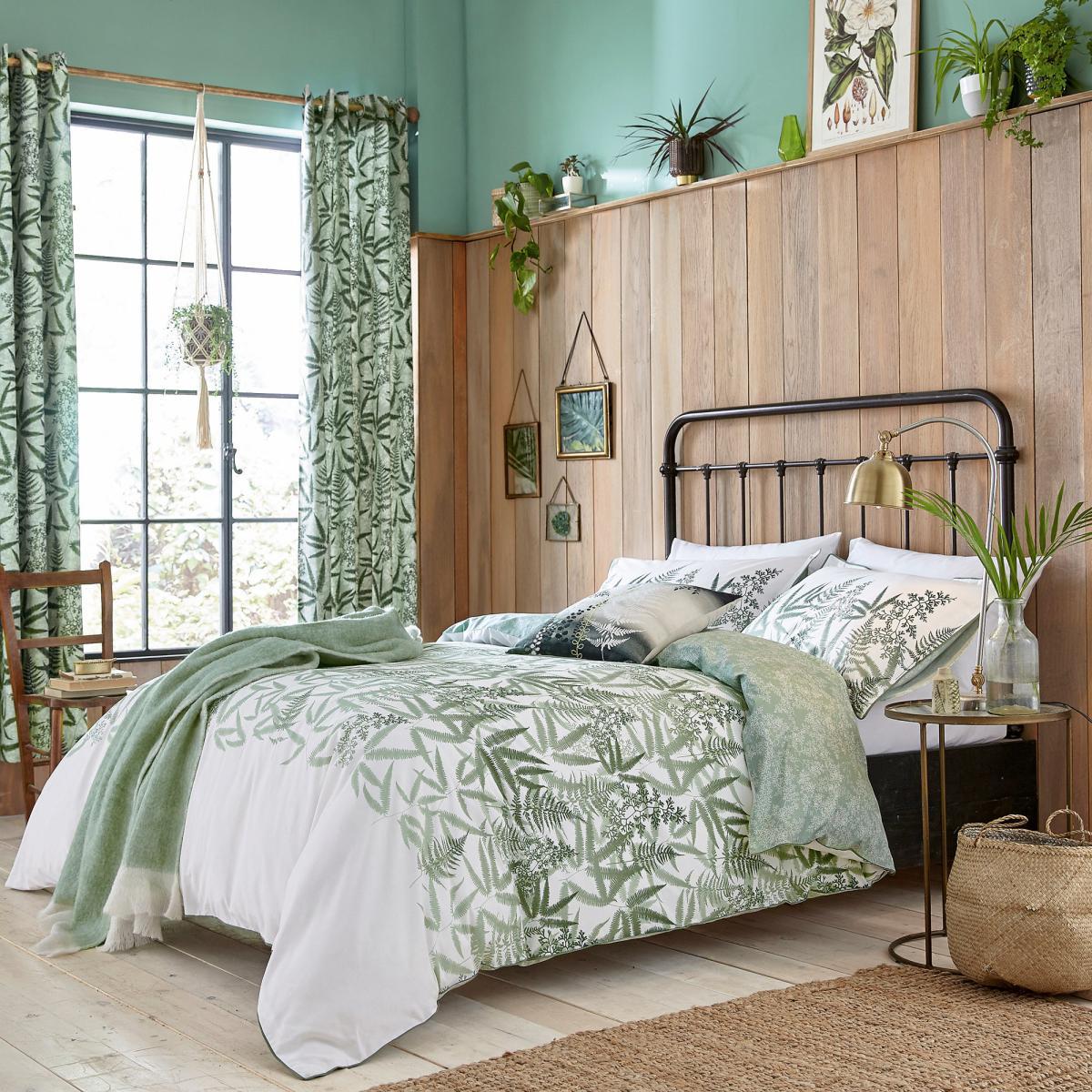 Clarissa Hulse Costa Rica Fern Green Throw Green and White – image 3
