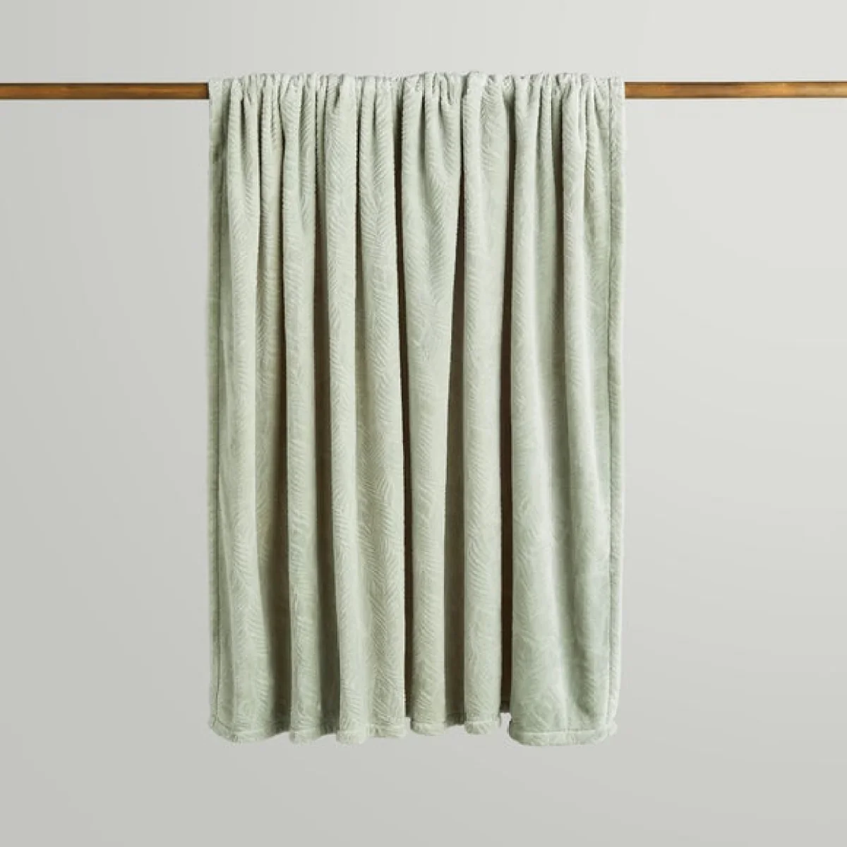 Leila Leaf Fleece Throw 130x170cm Sage (Green) – image 3