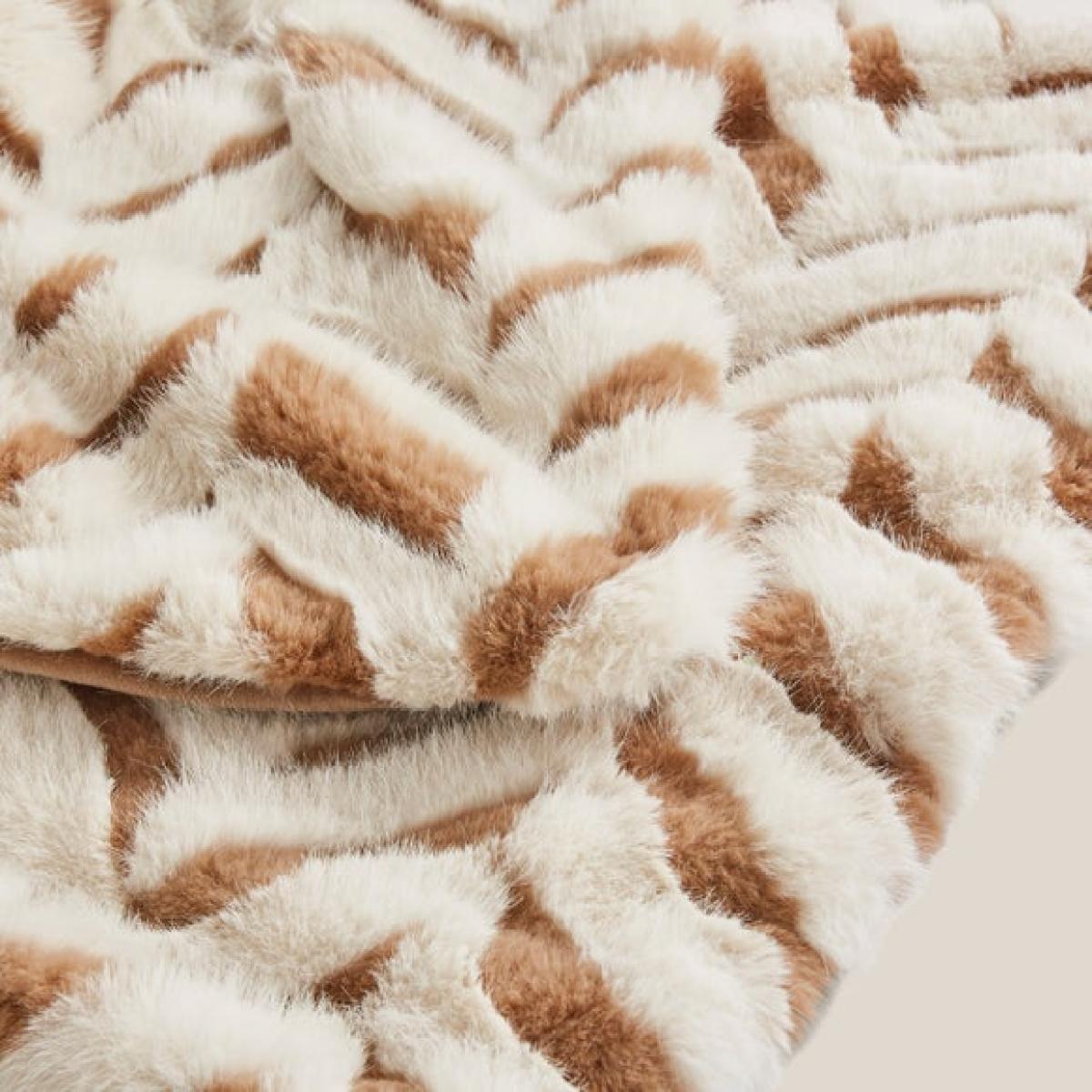 Global Chevron Fur Throw Blanket, 130cm x 180cm – image 2
