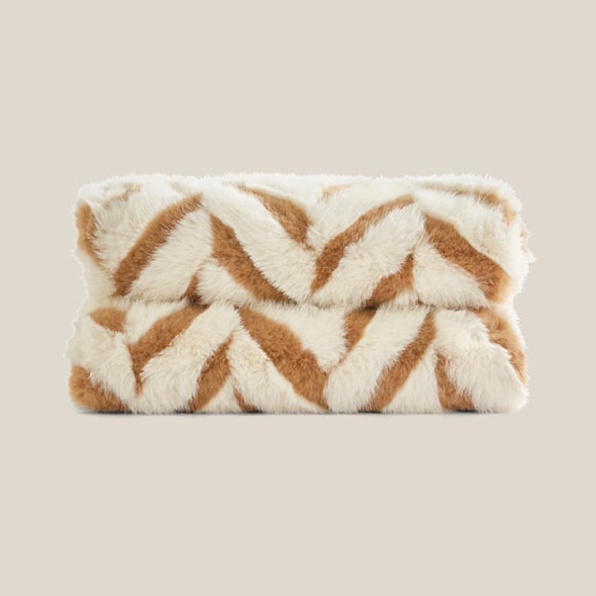 Global Chevron Fur Throw Blanket, 130cm x 180cm – image 3