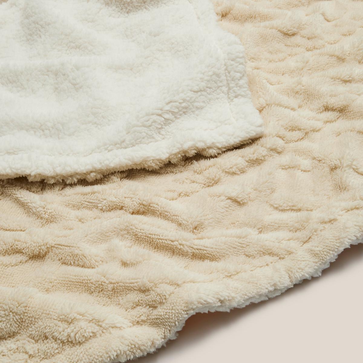 Cable Sherpa 130x180cm Throw White – image 3