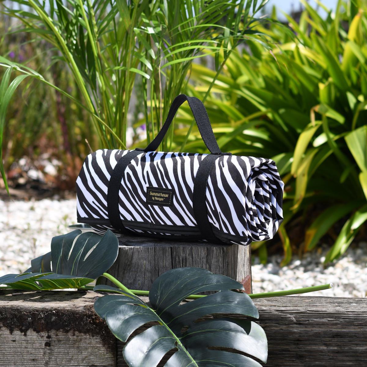 Madagascar Waterproof Picnic Rug Black and White – image 2